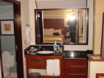 04-hyatt-bathroom.jpg